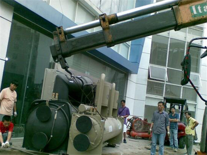 沂源县随车吊和汽车吊的核心区别是什么？哪种更省钱？